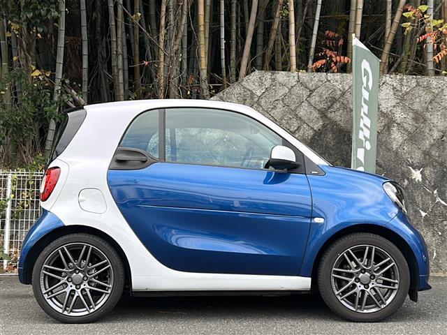 スマートフォーツークーペ BRABUS スポーツ Panasonicナビ・フルセグTV ・BT Audio・バックカメラ・クルーズコントロール・ETC・ガラスルーフ・衝突軽減装置・車線逸脱防止装置・コーナーセンサー・アイドリングストップ・パドルシフト(7枚目)