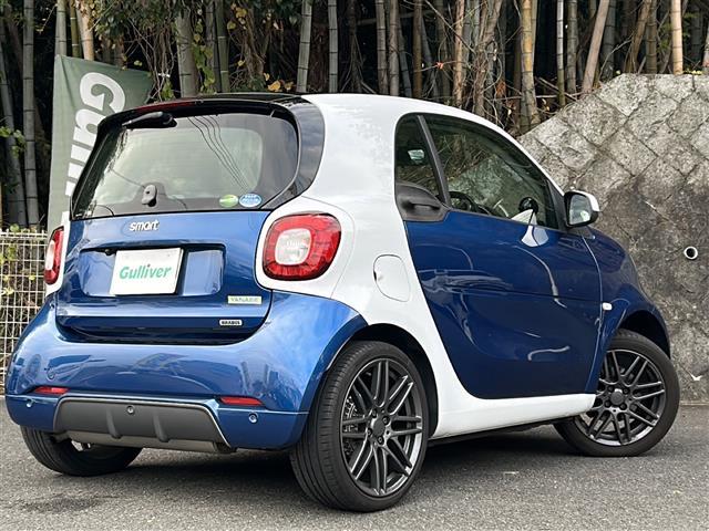 スマートフォーツークーペ BRABUS スポーツ Panasonicナビ・フルセグTV ・BT Audio・バックカメラ・クルーズコントロール・ETC・ガラスルーフ・衝突軽減装置・車線逸脱防止装置・コーナーセンサー・アイドリングストップ・パドルシフト(8枚目)