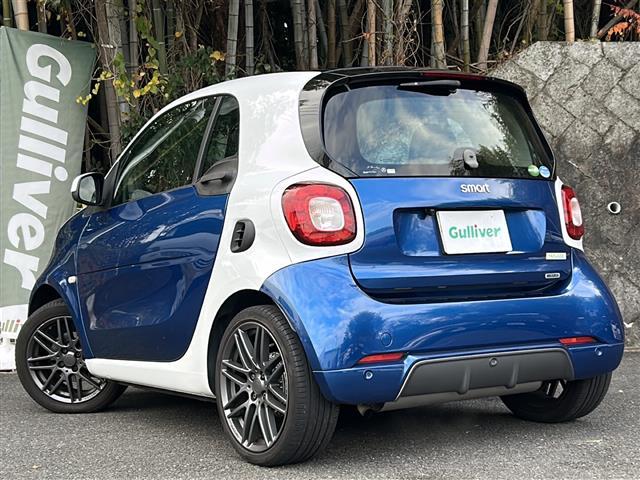 スマートフォーツークーペ BRABUS スポーツ Panasonicナビ・フルセグTV ・BT Audio・バックカメラ・クルーズコントロール・ETC・ガラスルーフ・衝突軽減装置・車線逸脱防止装置・コーナーセンサー・アイドリングストップ・パドルシフト(9枚目)