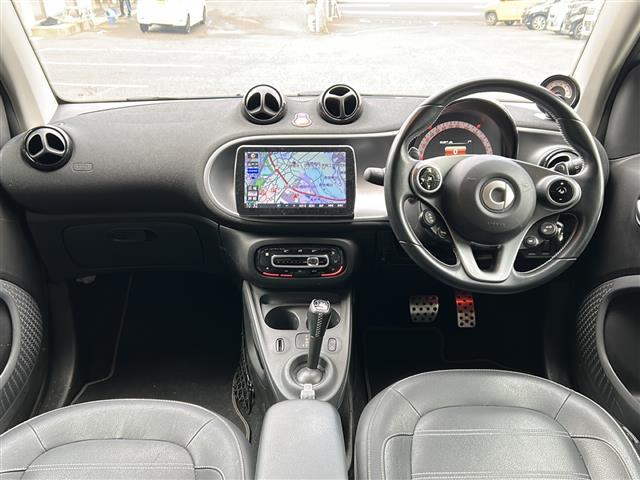 スマートフォーツークーペ BRABUS スポーツ Panasonicナビ・フルセグTV ・BT Audio・バックカメラ・クルーズコントロール・ETC・ガラスルーフ・衝突軽減装置・車線逸脱防止装置・コーナーセンサー・アイドリングストップ・パドルシフト(19枚目)