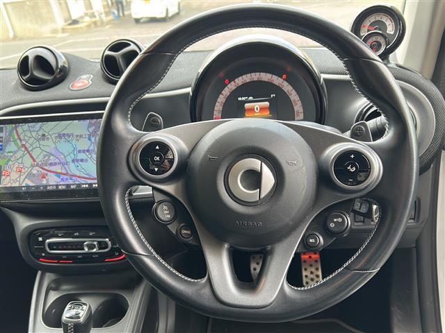 スマートフォーツークーペ BRABUS スポーツ Panasonicナビ・フルセグTV ・BT Audio・バックカメラ・クルーズコントロール・ETC・ガラスルーフ・衝突軽減装置・車線逸脱防止装置・コーナーセンサー・アイドリングストップ・パドルシフト(23枚目)