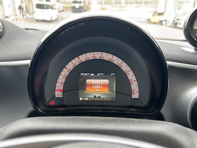 スマートフォーツークーペ BRABUS スポーツ Panasonicナビ・フルセグTV ・BT Audio・バックカメラ・クルーズコントロール・ETC・ガラスルーフ・衝突軽減装置・車線逸脱防止装置・コーナーセンサー・アイドリングストップ・パドルシフト(24枚目)