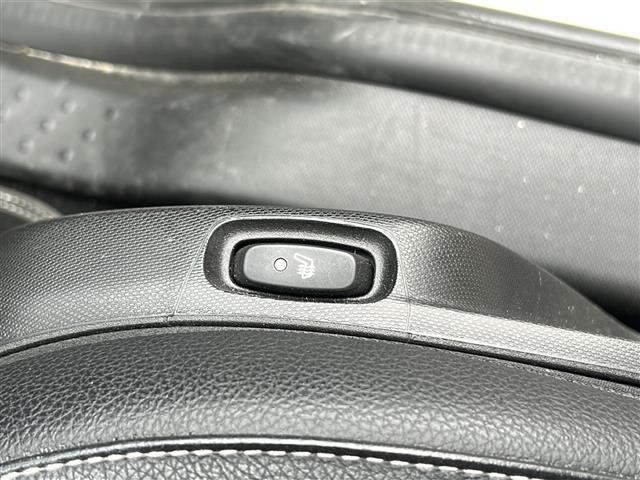 スマートフォーツークーペ BRABUS スポーツ Panasonicナビ・フルセグTV ・BT Audio・バックカメラ・クルーズコントロール・ETC・ガラスルーフ・衝突軽減装置・車線逸脱防止装置・コーナーセンサー・アイドリングストップ・パドルシフト(39枚目)