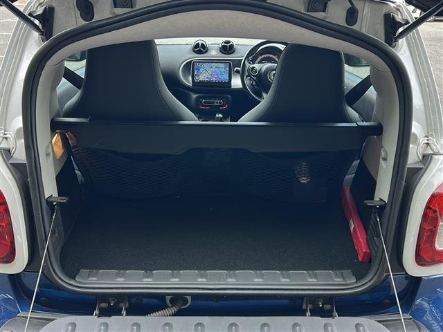 スマートフォーツークーペ BRABUS スポーツ Panasonicナビ・フルセグTV ・BT Audio・バックカメラ・クルーズコントロール・ETC・ガラスルーフ・衝突軽減装置・車線逸脱防止装置・コーナーセンサー・アイドリングストップ・パドルシフト(41枚目)