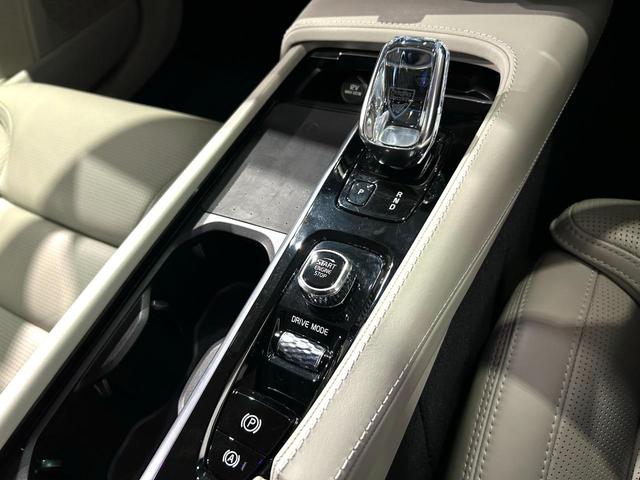 Ｖ９０ Ｂ６　ＡＷＤ　インスクリプション　ラグジュアリーｐｋｇ／パノラマＳＲ／ＡＣＣ／ＨＵＤ／Ｂｏｗｅｒｓ＆Ｗｉｌｋｉｎｓサラウンド／ブロンドレザー／シートヒーター／ベンチレーション／パークアシスト／３６０°カメラ／パワーバックドア／ＥＴＣ（27枚目）