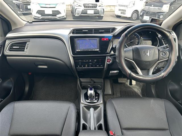 グレイス ハイブリッドLX 純正ナビ バックカメラ クルーズコントロール ETC プッシュスタート スマートキー スペアキー パワーウィンドウ パワーステアリング 保証書 取扱説明書 記録簿 キセノンライト(2枚目)