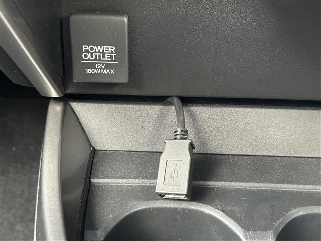 グレイス ハイブリッドLX 純正ナビ バックカメラ クルーズコントロール ETC プッシュスタート スマートキー スペアキー パワーウィンドウ パワーステアリング 保証書 取扱説明書 記録簿 キセノンライト(10枚目)