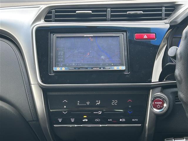 グレイス ハイブリッドLX 純正ナビ バックカメラ クルーズコントロール ETC プッシュスタート スマートキー スペアキー パワーウィンドウ パワーステアリング 保証書 取扱説明書 記録簿 キセノンライト(13枚目)