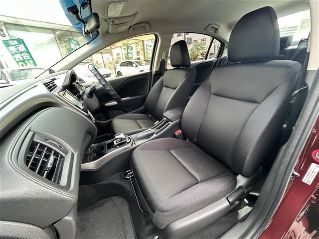 グレイス ハイブリッドLX 純正ナビ バックカメラ クルーズコントロール ETC プッシュスタート スマートキー スペアキー パワーウィンドウ パワーステアリング 保証書 取扱説明書 記録簿 キセノンライト(23枚目)