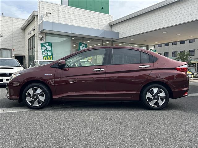 グレイス ハイブリッドLX 純正ナビ バックカメラ クルーズコントロール ETC プッシュスタート スマートキー スペアキー パワーウィンドウ パワーステアリング 保証書 取扱説明書 記録簿 キセノンライト(31枚目)