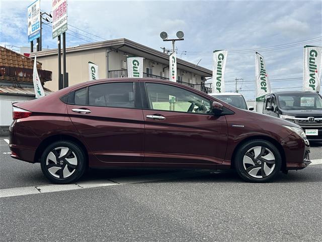 グレイス ハイブリッドLX 純正ナビ バックカメラ クルーズコントロール ETC プッシュスタート スマートキー スペアキー パワーウィンドウ パワーステアリング 保証書 取扱説明書 記録簿 キセノンライト(35枚目)