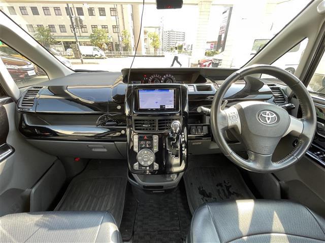 ヴォクシー ZS 煌II 社外ナビ 両側パワースライドドア ビルトインETC バックカメラ MTモード付AT パドルシフト ウォークスルー プッシュスタート スマートキー 純正16インチアルミホイール ハロゲン USB入力端子(2枚目)