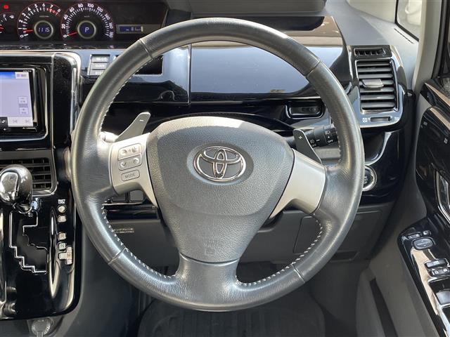 ヴォクシー ZS 煌II 社外ナビ 両側パワースライドドア ビルトインETC バックカメラ MTモード付AT パドルシフト ウォークスルー プッシュスタート スマートキー 純正16インチアルミホイール ハロゲン USB入力端子(13枚目)