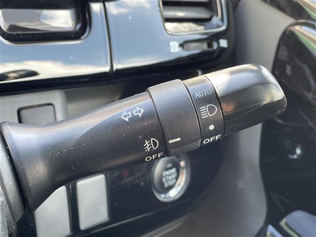 ヴォクシー ZS 煌II 社外ナビ 両側パワースライドドア ビルトインETC バックカメラ MTモード付AT パドルシフト ウォークスルー プッシュスタート スマートキー 純正16インチアルミホイール ハロゲン USB入力端子(16枚目)