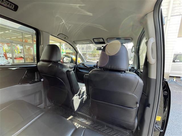 ヴォクシー ZS 煌II 社外ナビ 両側パワースライドドア ビルトインETC バックカメラ MTモード付AT パドルシフト ウォークスルー プッシュスタート スマートキー 純正16インチアルミホイール ハロゲン USB入力端子(21枚目)