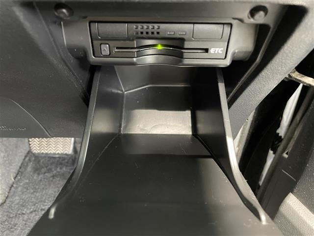 ヴェルファイア 2.4Z プラチナセレクションII タイプゴールド フリップダウンモニター 社外ナビ クルコン 両側パワースライドドア 電動リアゲート ビルトインETC バックカメラ ウォークスルー MT付AT プッシュスタート スマートキー スペアキー 純正18AW(13枚目)