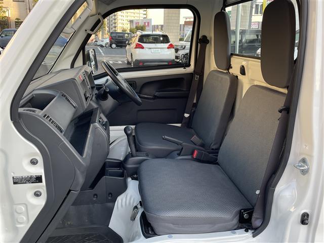 ハイゼットトラック スタンダード ラジオカセット(AM/FM) パワーステアリング 4WD 純正12インチアルミホイール 純正フロアマット ハロゲンヘッドライト 荷台3方向開き 保証書 記録簿 取扱説明書 スペアキー(4枚目)