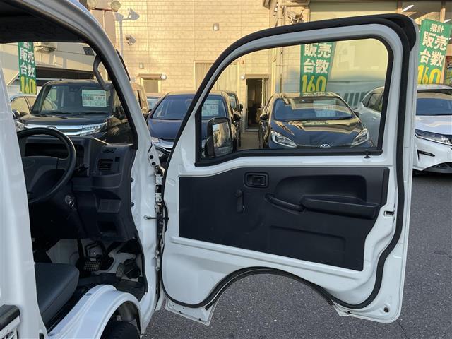 ハイゼットトラック スタンダード ラジオカセット(AM/FM) パワーステアリング 4WD 純正12インチアルミホイール 純正フロアマット ハロゲンヘッドライト 荷台3方向開き 保証書 記録簿 取扱説明書 スペアキー(5枚目)