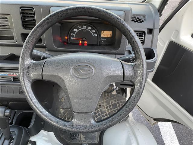 ハイゼットトラック スタンダード ラジオカセット(AM/FM) パワーステアリング 4WD 純正12インチアルミホイール 純正フロアマット ハロゲンヘッドライト 荷台3方向開き 保証書 記録簿 取扱説明書 スペアキー(8枚目)