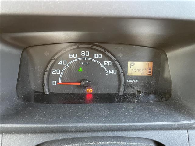 ハイゼットトラック スタンダード ラジオカセット(AM/FM) パワーステアリング 4WD 純正12インチアルミホイール 純正フロアマット ハロゲンヘッドライト 荷台3方向開き 保証書 記録簿 取扱説明書 スペアキー(9枚目)