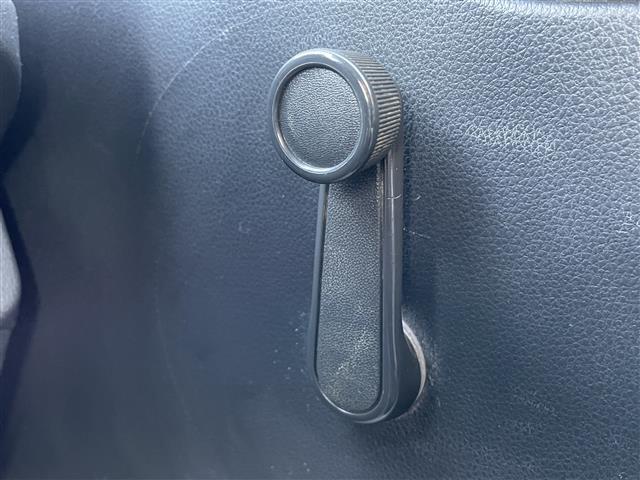 ハイゼットトラック スタンダード ラジオカセット(AM/FM) パワーステアリング 4WD 純正12インチアルミホイール 純正フロアマット ハロゲンヘッドライト 荷台3方向開き 保証書 記録簿 取扱説明書 スペアキー(21枚目)