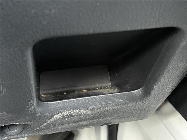 ハイゼットトラック スタンダード ラジオカセット(AM/FM) パワーステアリング 4WD 純正12インチアルミホイール 純正フロアマット ハロゲンヘッドライト 荷台3方向開き 保証書 記録簿 取扱説明書 スペアキー(24枚目)