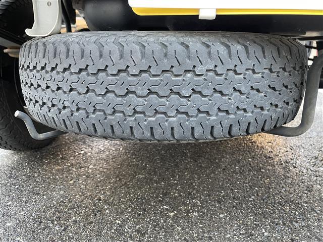 ハイゼットトラック スタンダード ラジオカセット(AM/FM) パワーステアリング 4WD 純正12インチアルミホイール 純正フロアマット ハロゲンヘッドライト 荷台3方向開き 保証書 記録簿 取扱説明書 スペアキー(36枚目)