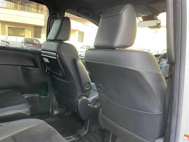 ノア Ｓｉ　ダブルバイビーＩＩ　純正ナビ　衝突軽減　クルコン　アイドリングストップ　オートハイビーム　ビルトインＥＴＣ　ドラレコ　バックカメラ　両側パワスラ　ウォークスルー　ＭＴ付きＡＴ　スマートキー　スペアキー　純正１６インチＡＷ（6枚目）