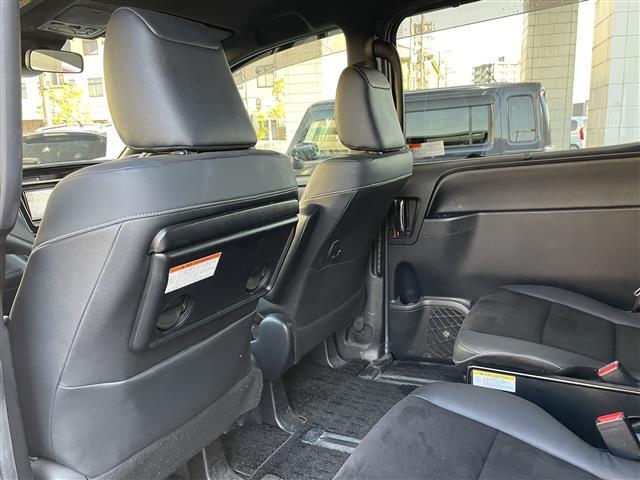 ノア Ｓｉ　ダブルバイビーＩＩ　純正ナビ　衝突軽減　クルコン　アイドリングストップ　オートハイビーム　ビルトインＥＴＣ　ドラレコ　バックカメラ　両側パワスラ　ウォークスルー　ＭＴ付きＡＴ　スマートキー　スペアキー　純正１６インチＡＷ（8枚目）