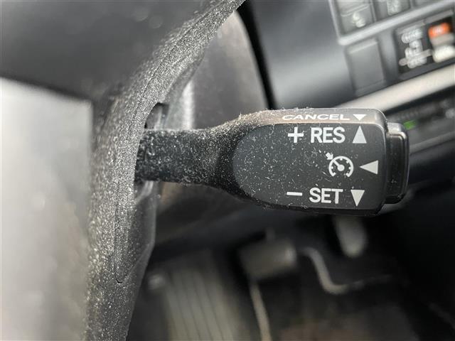 ノア Ｓｉ　ダブルバイビーＩＩ　純正ナビ　衝突軽減　クルコン　アイドリングストップ　オートハイビーム　ビルトインＥＴＣ　ドラレコ　バックカメラ　両側パワスラ　ウォークスルー　ＭＴ付きＡＴ　スマートキー　スペアキー　純正１６インチＡＷ（23枚目）