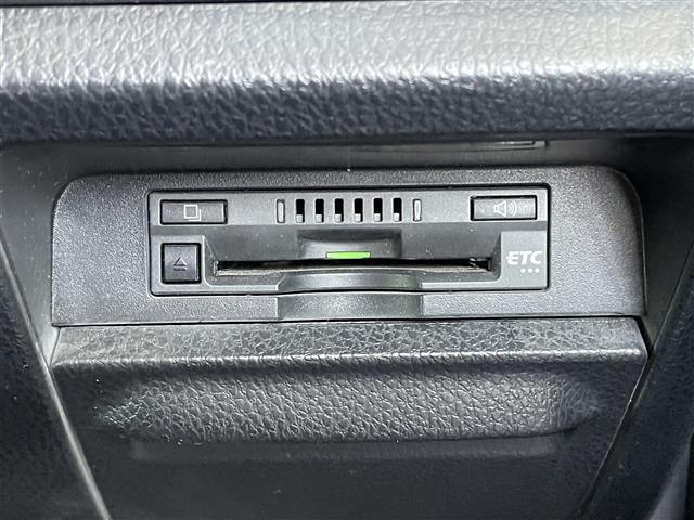 ノア Ｓｉ　ダブルバイビーＩＩ　純正ナビ　衝突軽減　クルコン　アイドリングストップ　オートハイビーム　ビルトインＥＴＣ　ドラレコ　バックカメラ　両側パワスラ　ウォークスルー　ＭＴ付きＡＴ　スマートキー　スペアキー　純正１６インチＡＷ（27枚目）