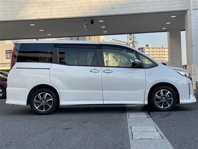 ノア Ｓｉ　ダブルバイビーＩＩ　純正ナビ　衝突軽減　クルコン　アイドリングストップ　オートハイビーム　ビルトインＥＴＣ　ドラレコ　バックカメラ　両側パワスラ　ウォークスルー　ＭＴ付きＡＴ　スマートキー　スペアキー　純正１６インチＡＷ（34枚目）