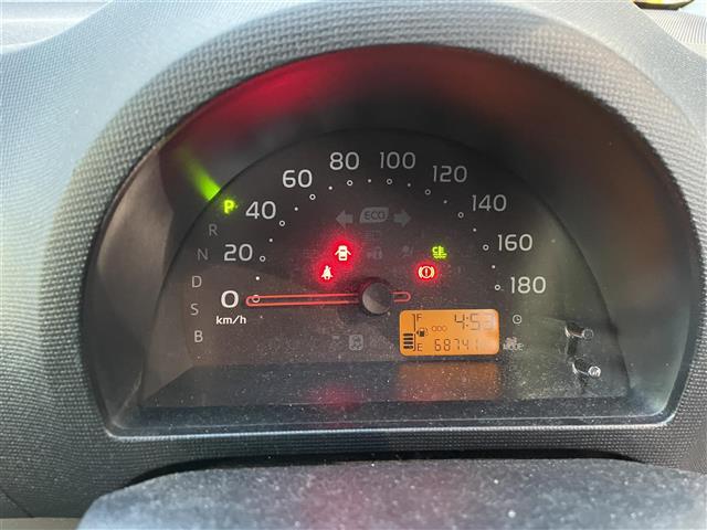 パッソ Ｘ　クツロギ　ミュージックプレイヤー　ＥＴＣ　社外１３インチアルミホイール　パワーステアリング　パワーウィンドウ　純正フロアマット　ハロゲンヘッドライト　ベンチシート　ドアバイザー（3枚目）