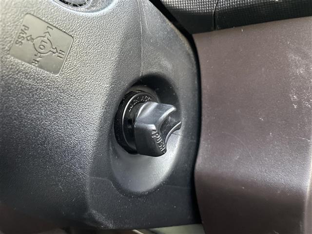 パッソ Ｘ　クツロギ　ミュージックプレイヤー　ＥＴＣ　社外１３インチアルミホイール　パワーステアリング　パワーウィンドウ　純正フロアマット　ハロゲンヘッドライト　ベンチシート　ドアバイザー（7枚目）