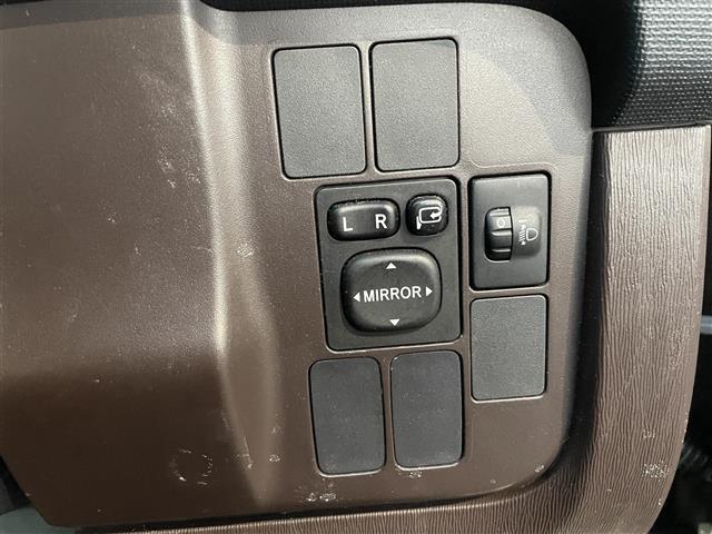 パッソ Ｘ　クツロギ　ミュージックプレイヤー　ＥＴＣ　社外１３インチアルミホイール　パワーステアリング　パワーウィンドウ　純正フロアマット　ハロゲンヘッドライト　ベンチシート　ドアバイザー（9枚目）