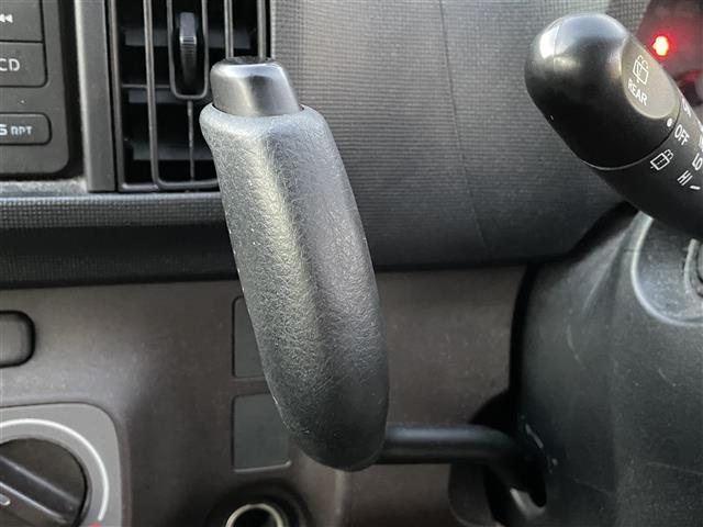 パッソ Ｘ　クツロギ　ミュージックプレイヤー　ＥＴＣ　社外１３インチアルミホイール　パワーステアリング　パワーウィンドウ　純正フロアマット　ハロゲンヘッドライト　ベンチシート　ドアバイザー（10枚目）