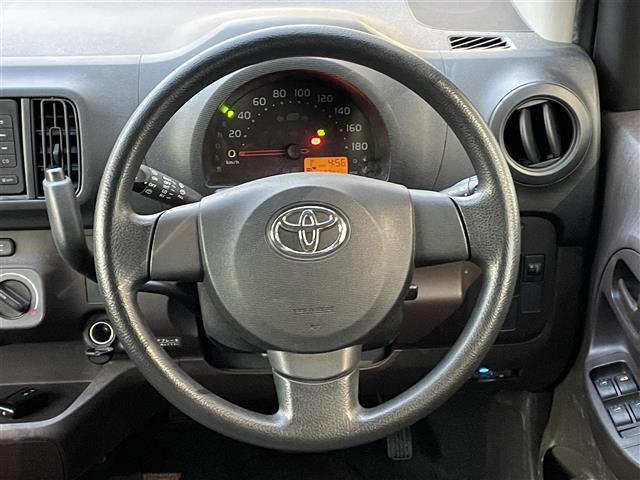 パッソ Ｘ　クツロギ　ミュージックプレイヤー　ＥＴＣ　社外１３インチアルミホイール　パワーステアリング　パワーウィンドウ　純正フロアマット　ハロゲンヘッドライト　ベンチシート　ドアバイザー（11枚目）