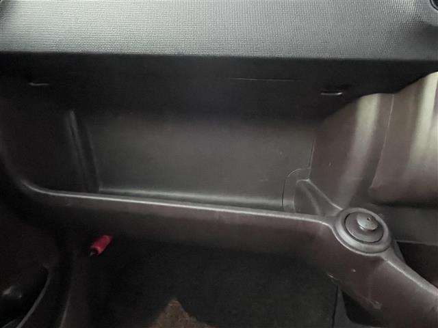 パッソ Ｘ　クツロギ　ミュージックプレイヤー　ＥＴＣ　社外１３インチアルミホイール　パワーステアリング　パワーウィンドウ　純正フロアマット　ハロゲンヘッドライト　ベンチシート　ドアバイザー（14枚目）