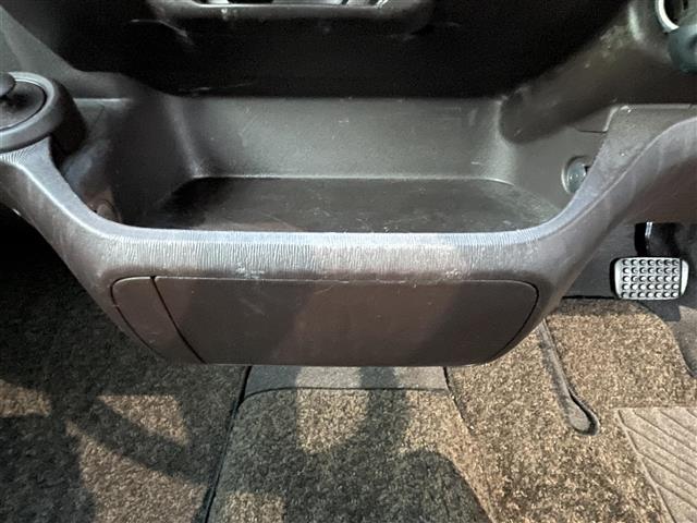 パッソ Ｘ　クツロギ　ミュージックプレイヤー　ＥＴＣ　社外１３インチアルミホイール　パワーステアリング　パワーウィンドウ　純正フロアマット　ハロゲンヘッドライト　ベンチシート　ドアバイザー（15枚目）