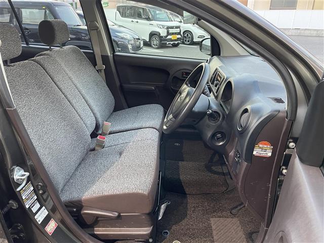 パッソ Ｘ　クツロギ　ミュージックプレイヤー　ＥＴＣ　社外１３インチアルミホイール　パワーステアリング　パワーウィンドウ　純正フロアマット　ハロゲンヘッドライト　ベンチシート　ドアバイザー（16枚目）