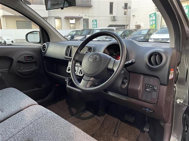 パッソ Ｘ　クツロギ　ミュージックプレイヤー　ＥＴＣ　社外１３インチアルミホイール　パワーステアリング　パワーウィンドウ　純正フロアマット　ハロゲンヘッドライト　ベンチシート　ドアバイザー（17枚目）