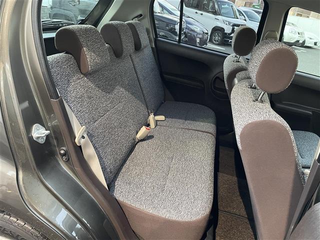 パッソ Ｘ　クツロギ　ミュージックプレイヤー　ＥＴＣ　社外１３インチアルミホイール　パワーステアリング　パワーウィンドウ　純正フロアマット　ハロゲンヘッドライト　ベンチシート　ドアバイザー（18枚目）