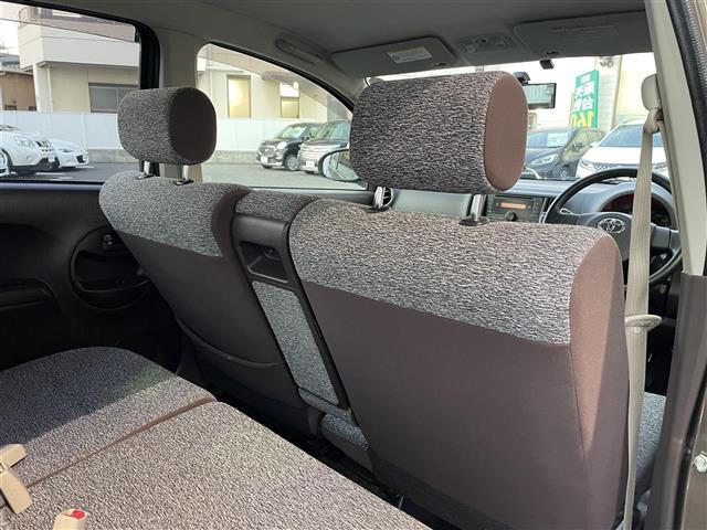 パッソ Ｘ　クツロギ　ミュージックプレイヤー　ＥＴＣ　社外１３インチアルミホイール　パワーステアリング　パワーウィンドウ　純正フロアマット　ハロゲンヘッドライト　ベンチシート　ドアバイザー（19枚目）