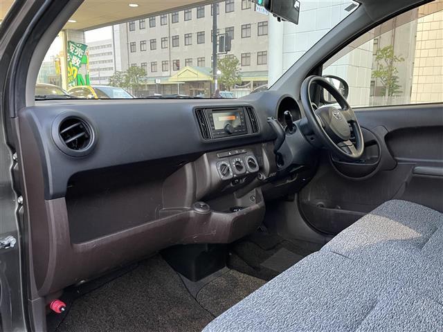 パッソ Ｘ　クツロギ　ミュージックプレイヤー　ＥＴＣ　社外１３インチアルミホイール　パワーステアリング　パワーウィンドウ　純正フロアマット　ハロゲンヘッドライト　ベンチシート　ドアバイザー（23枚目）