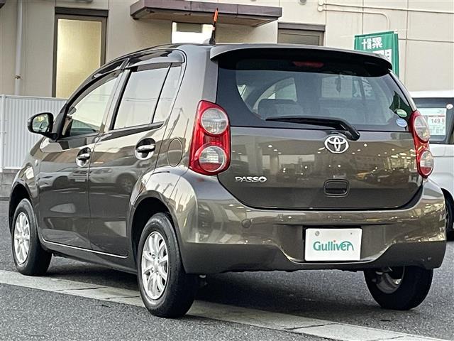 パッソ Ｘ　クツロギ　ミュージックプレイヤー　ＥＴＣ　社外１３インチアルミホイール　パワーステアリング　パワーウィンドウ　純正フロアマット　ハロゲンヘッドライト　ベンチシート　ドアバイザー（28枚目）