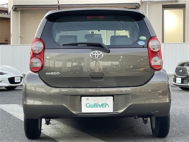 パッソ Ｘ　クツロギ　ミュージックプレイヤー　ＥＴＣ　社外１３インチアルミホイール　パワーステアリング　パワーウィンドウ　純正フロアマット　ハロゲンヘッドライト　ベンチシート　ドアバイザー（29枚目）