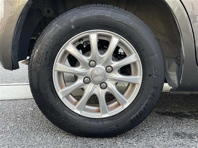 パッソ Ｘ　クツロギ　ミュージックプレイヤー　ＥＴＣ　社外１３インチアルミホイール　パワーステアリング　パワーウィンドウ　純正フロアマット　ハロゲンヘッドライト　ベンチシート　ドアバイザー（40枚目）