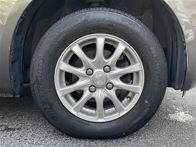 パッソ Ｘ　クツロギ　ミュージックプレイヤー　ＥＴＣ　社外１３インチアルミホイール　パワーステアリング　パワーウィンドウ　純正フロアマット　ハロゲンヘッドライト　ベンチシート　ドアバイザー（41枚目）