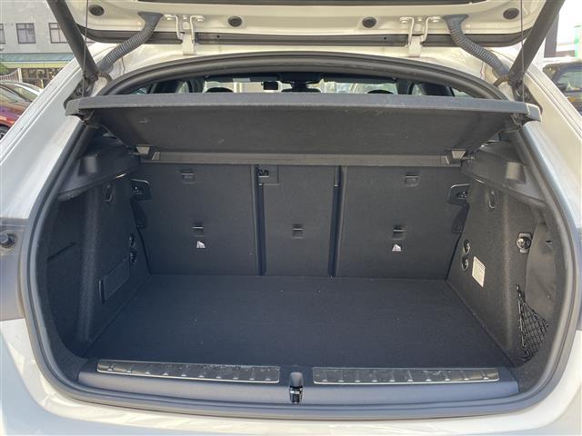 １シリーズ Ｍ１３５ｉ　ｘＤｒｉｖｅ　純正ナビ　置くだけ充電　衝突軽減　レーンキープ　Ｐアシスト　クルコン　アイドリングストップ　Ｂカメラ　ＥＴＣ　ドラレコ　ＢＳＭ　パワーシート　シートヒーター　パドルシフト　純正１８ＡＷ　電動リアゲート（10枚目）