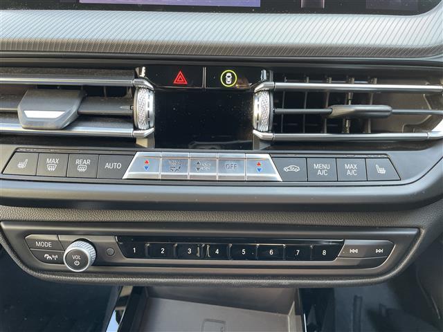 １シリーズ Ｍ１３５ｉ　ｘＤｒｉｖｅ　純正ナビ　置くだけ充電　衝突軽減　レーンキープ　Ｐアシスト　クルコン　アイドリングストップ　Ｂカメラ　ＥＴＣ　ドラレコ　ＢＳＭ　パワーシート　シートヒーター　パドルシフト　純正１８ＡＷ　電動リアゲート（22枚目）